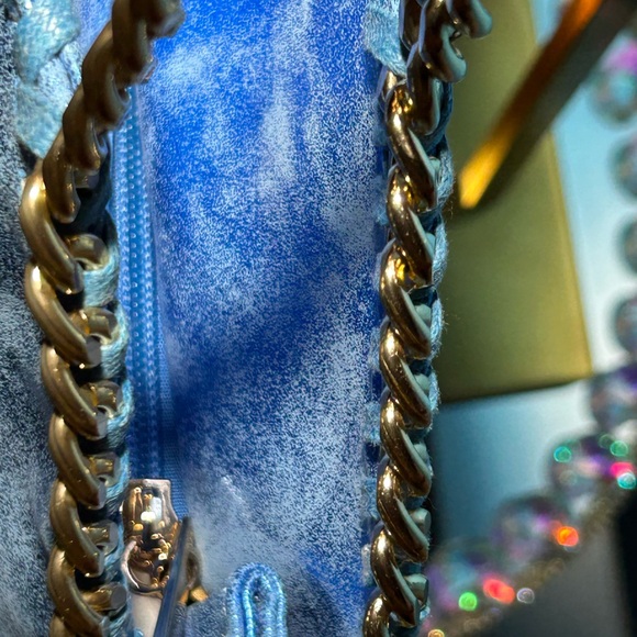 Chic Blue and Gold Women's Bag w/Bag Charm 13” x 12” x 1 - Picture 4 of 14